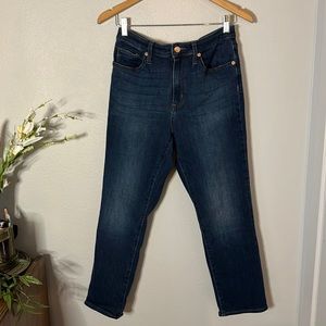 HIGH RISE SLIM STRAIGHT JEANS
